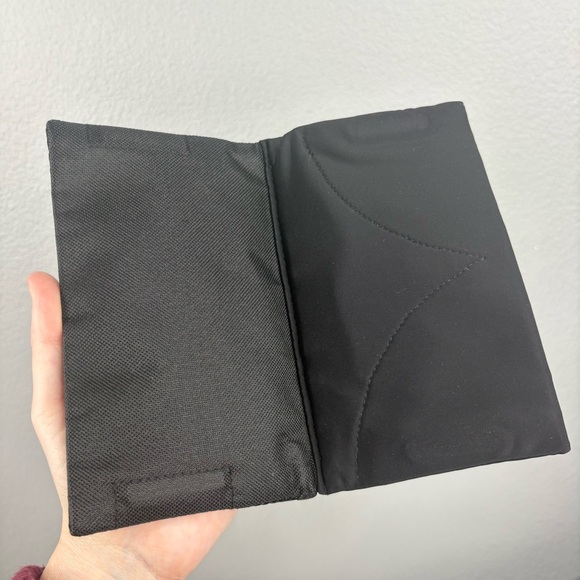 Buddy Pouch Magnetic Phone & Essentials Holder - Picture 4 of 7